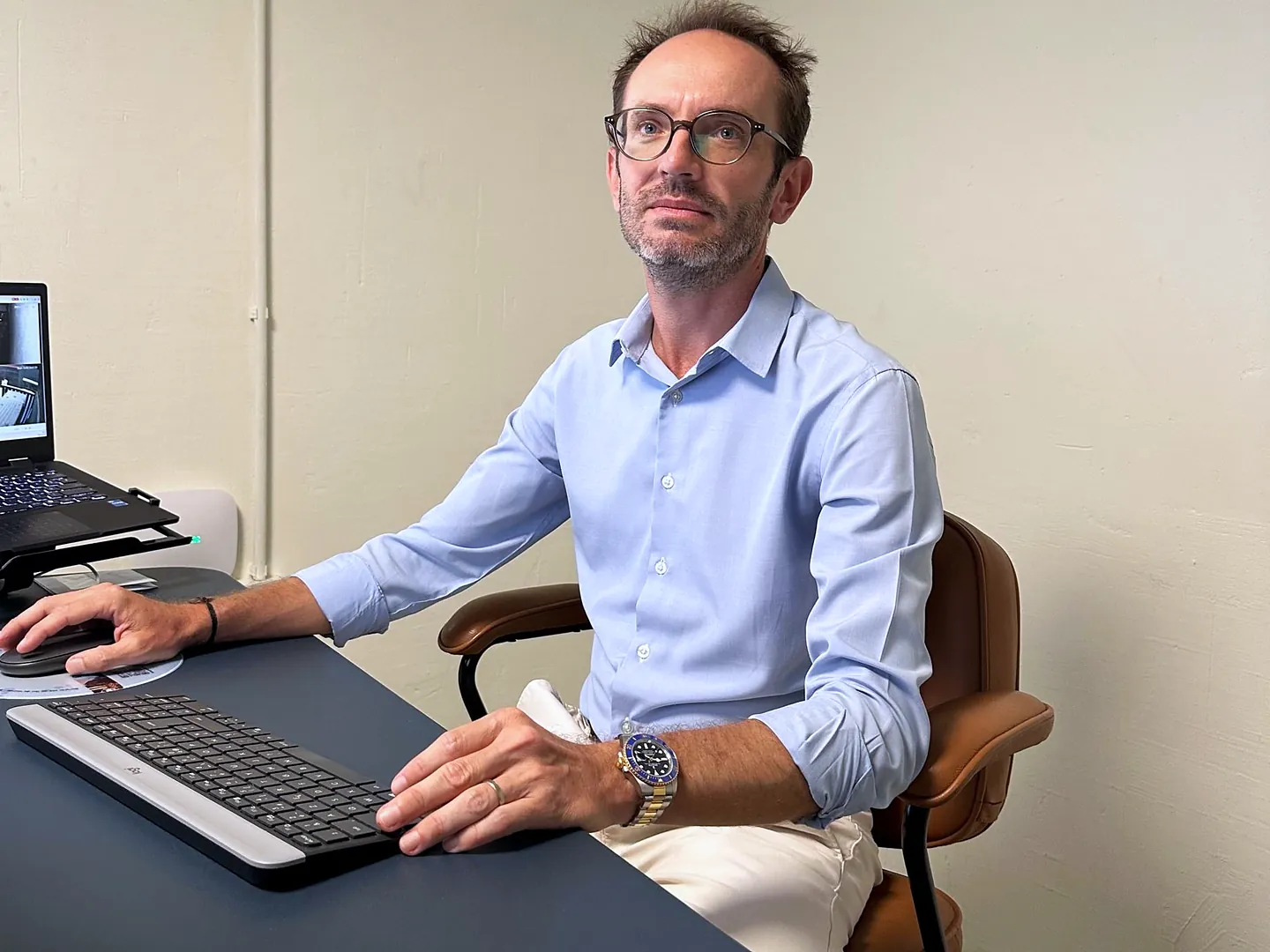 Sébastien Grivaud, cogérant de TFE Côte d'Ivoire, dans les bureaux d'Abidjan